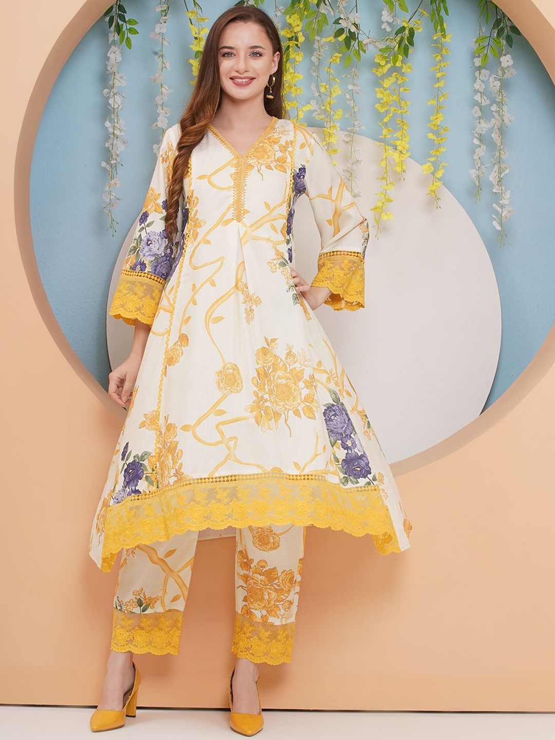 

Bhama Couture Women Floral Printed Panelled Kurta with Palazzos, Yellow