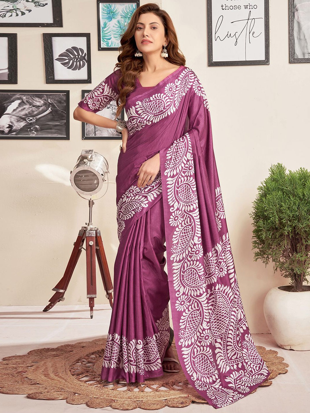 

KALINI Paisley Printed Saree, Pink