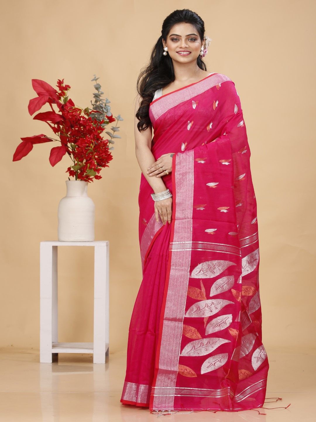 

Bong ButiQ Woven Design Zari Saree, Pink