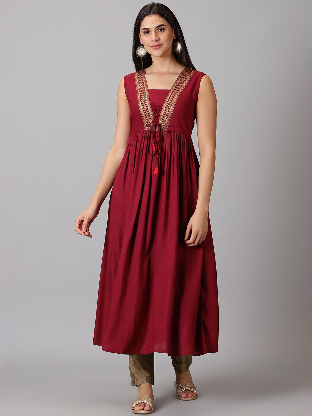 

PURSHOTTAM WALA Women Ethnic Motifs Thread Work Asymmetric Kurta, Maroon