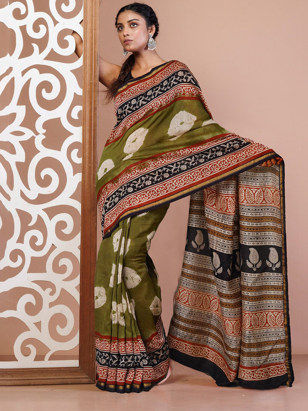 

Unnati Silks Ethnic Motifs Handloom Chanderi Saree with Zari Border, Green