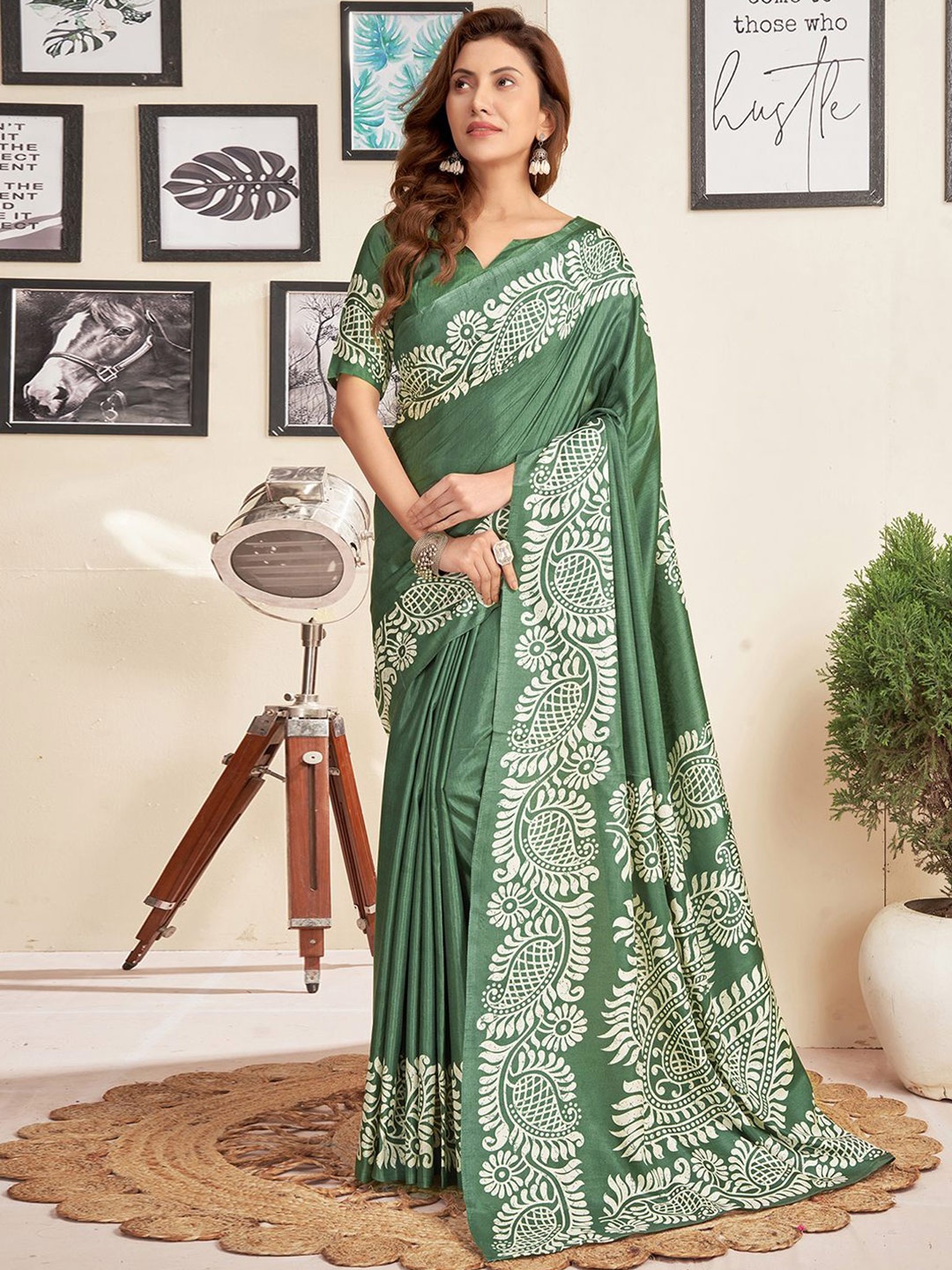 

KALINI Paisley Art Silk Saree, Green