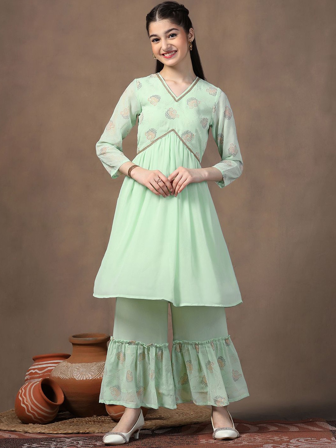 

FASHION DREAM Girls Floral Printed Empire Kurta with Sharara, Green