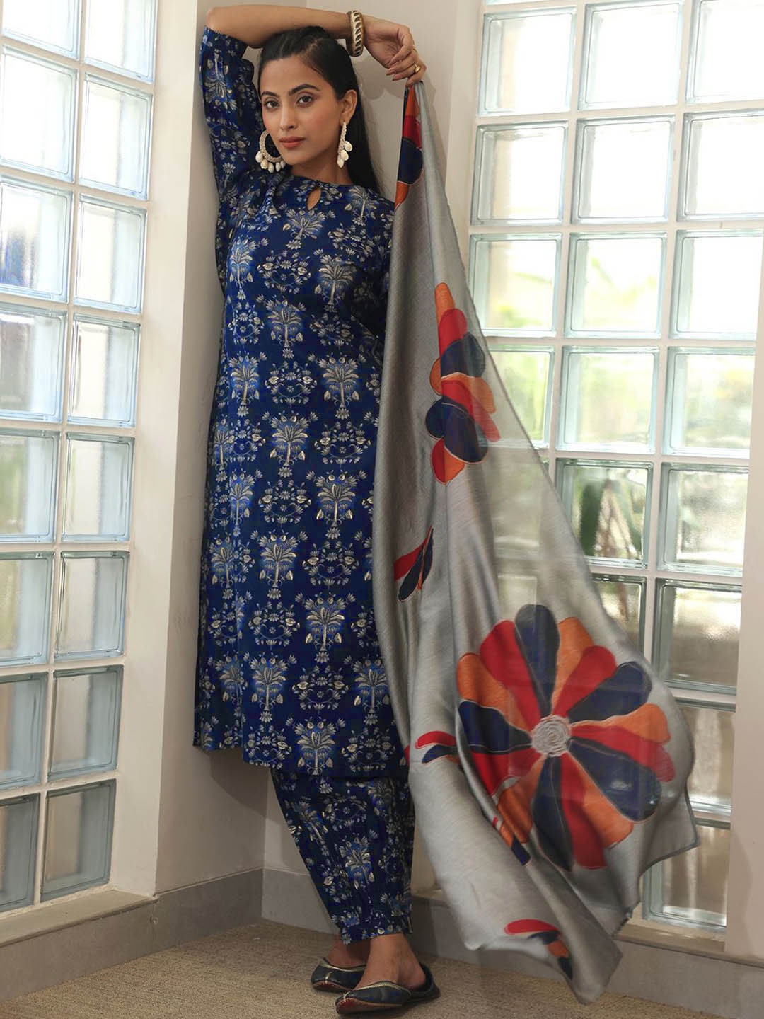 

Libas Floral Printed Keyhole Neck Puff Sleeves Straight Kurta with Salwar & Dupatta, Blue