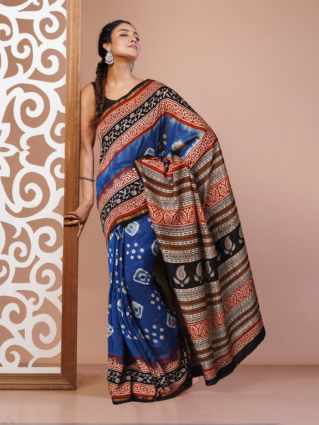

Unnati Silks Pure Shibori Ethnic Motifs Handloom Chanderi Saree With Zari Border, Blue