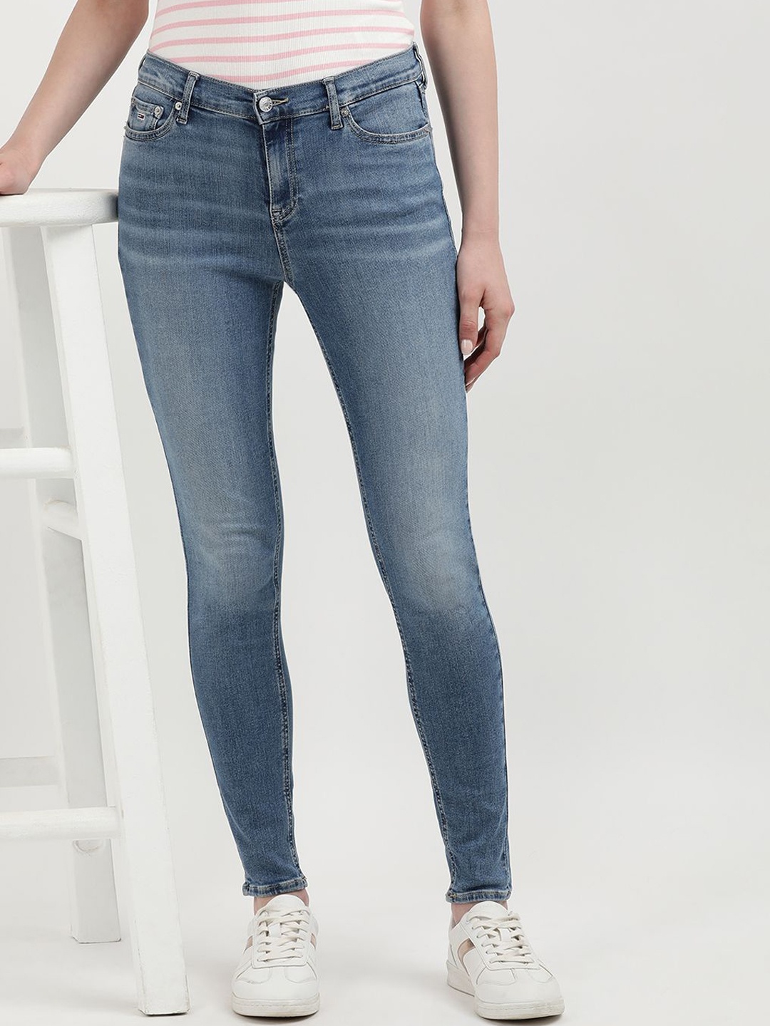

Tommy Hilfiger Women Mid-Rise Cotton Heavy Fade Jeans, Blue