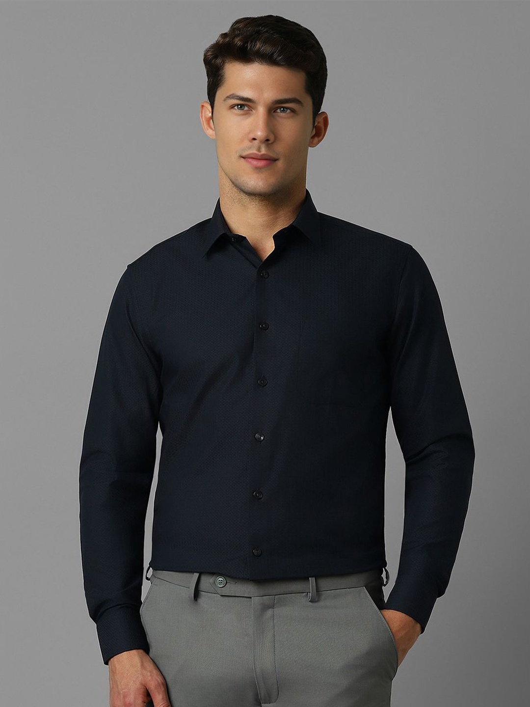 

Louis Philippe Men Slim Fit Opaque Formal Shirt, Navy blue