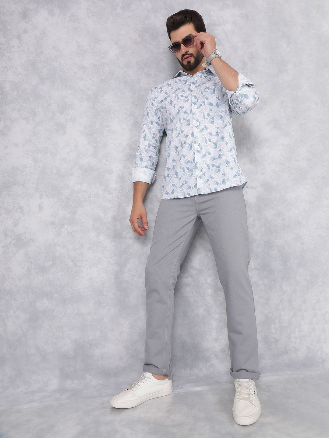 

Crimsoune Club Men Classic Slim Fit Floral Opaque Printed Casual Shirt, Blue