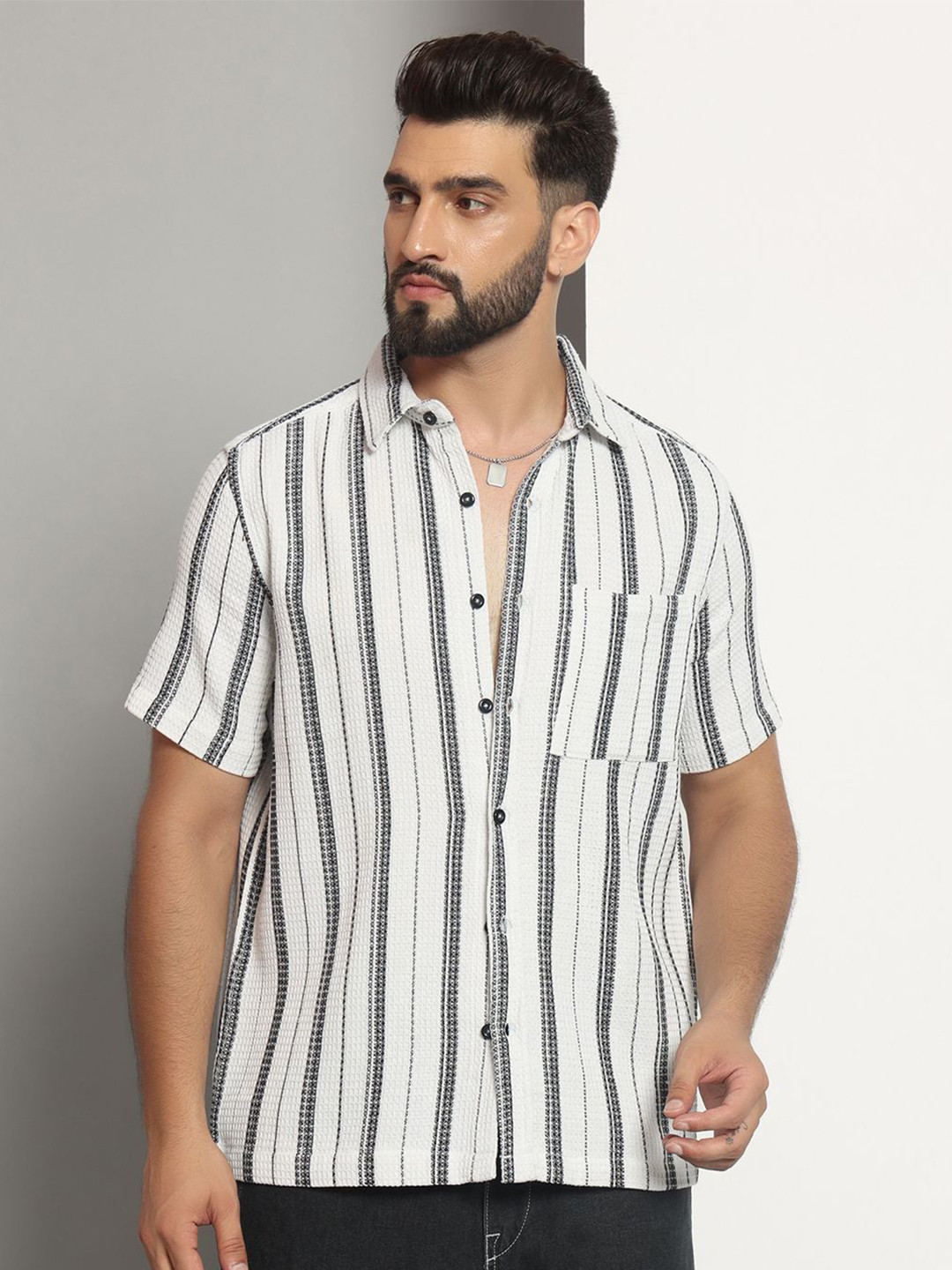 

CHIMPAAANZEE Men Opaque Striped Casual Shirt, White