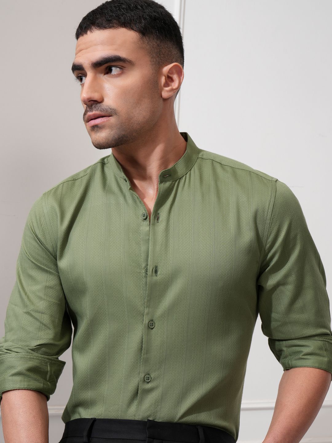 

LOCOMOTIVE Luxe Men Dobby Textured Solid Mandarine Collar Occasion Regular Fit Shirt, Olive