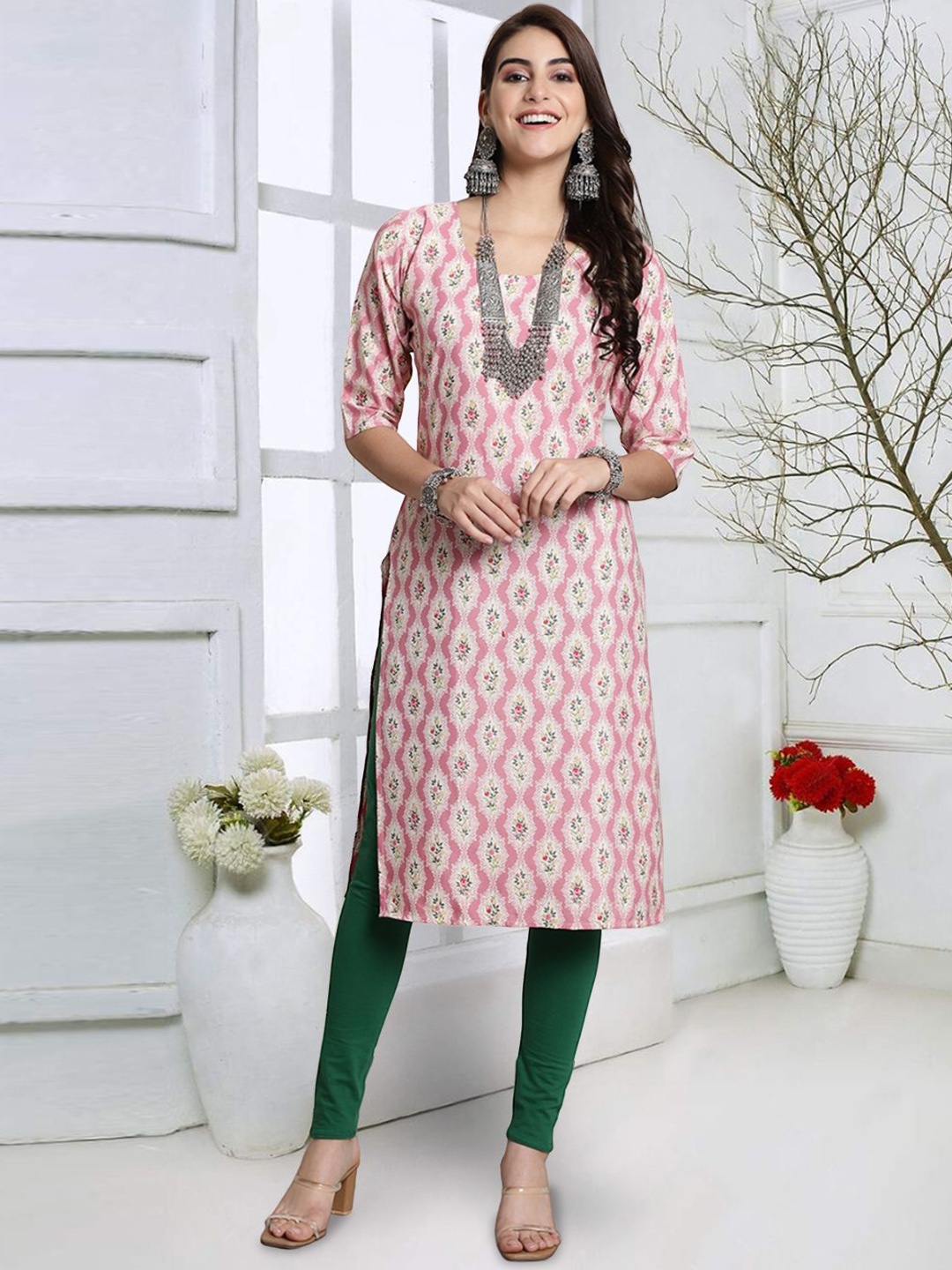 

7Threads Women Geometric Keyhole Neck Sequinned Floral Crepe Kurta, Multi