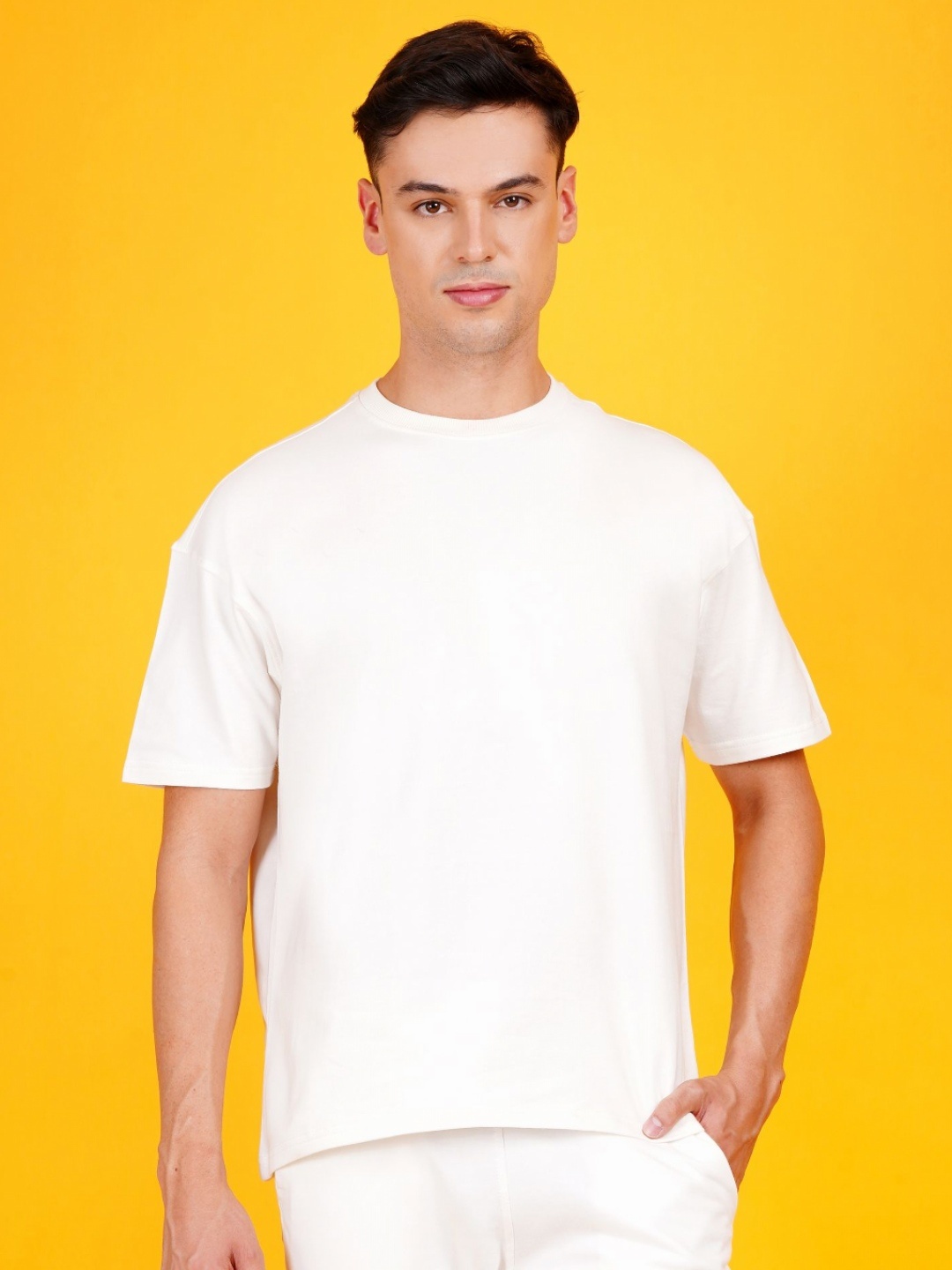 

DAFABFIT Men Monochrome Applique T-shirt, Off white
