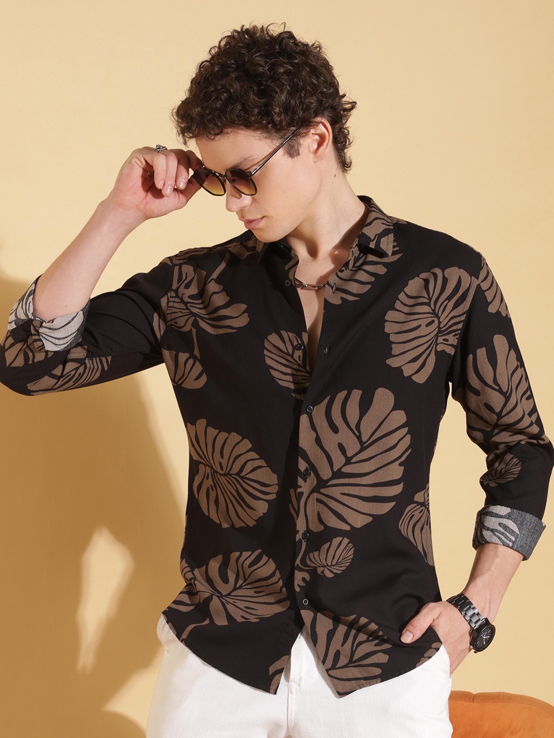 

HERE&NOW Men Slim Fit Floral Opaque Printed Casual Shirt, Black