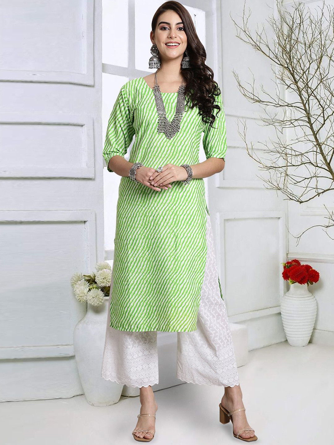 

7Threads Women Geometric Striped Keyhole Neck Thread Work Floral Crepe Kurta, Multi