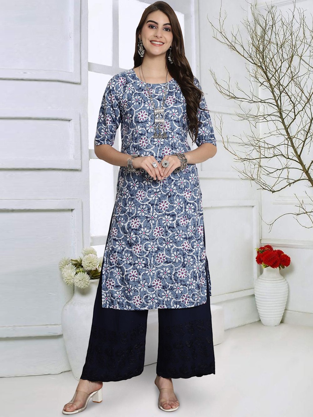 

7Threads Women Printed Cold-Shoulder Sleeves Thread Work Floral Crepe Kurta, Multi