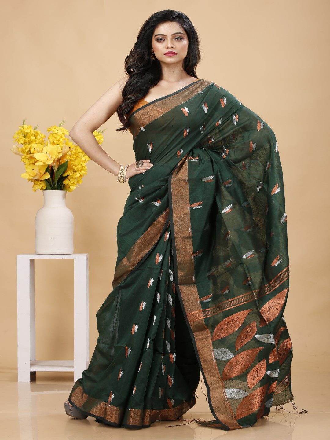 

Bong ButiQ Woven Design Zari Border Saree, Green