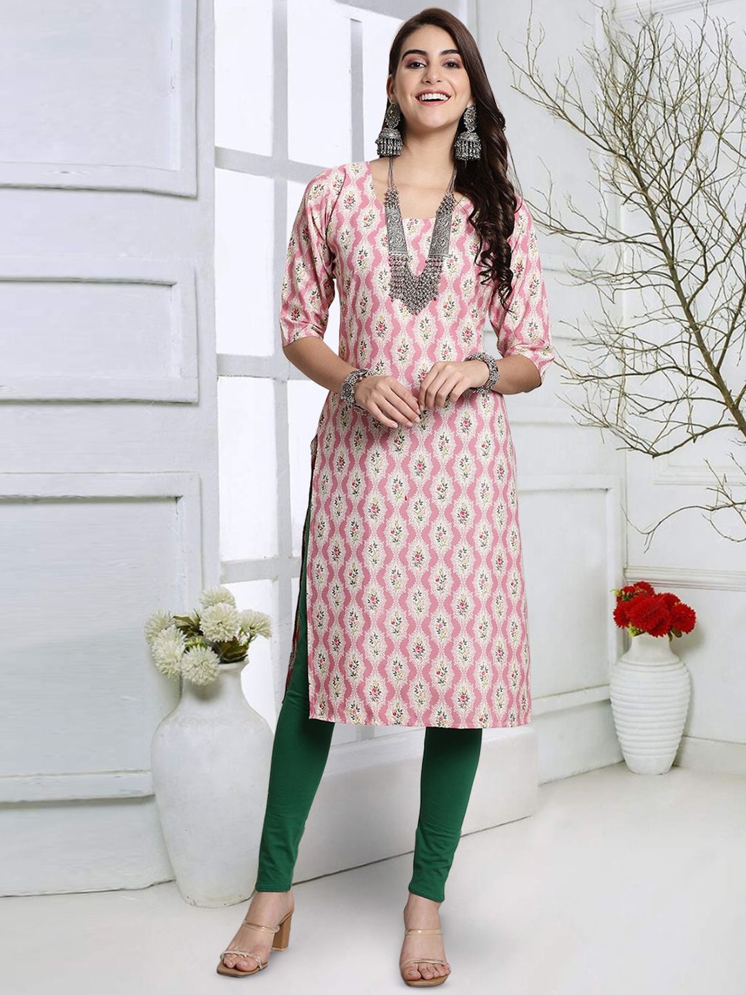 

7Threads Women Geometric Keyhole Neck Sequinned Floral Crepe Kurta, Multi
