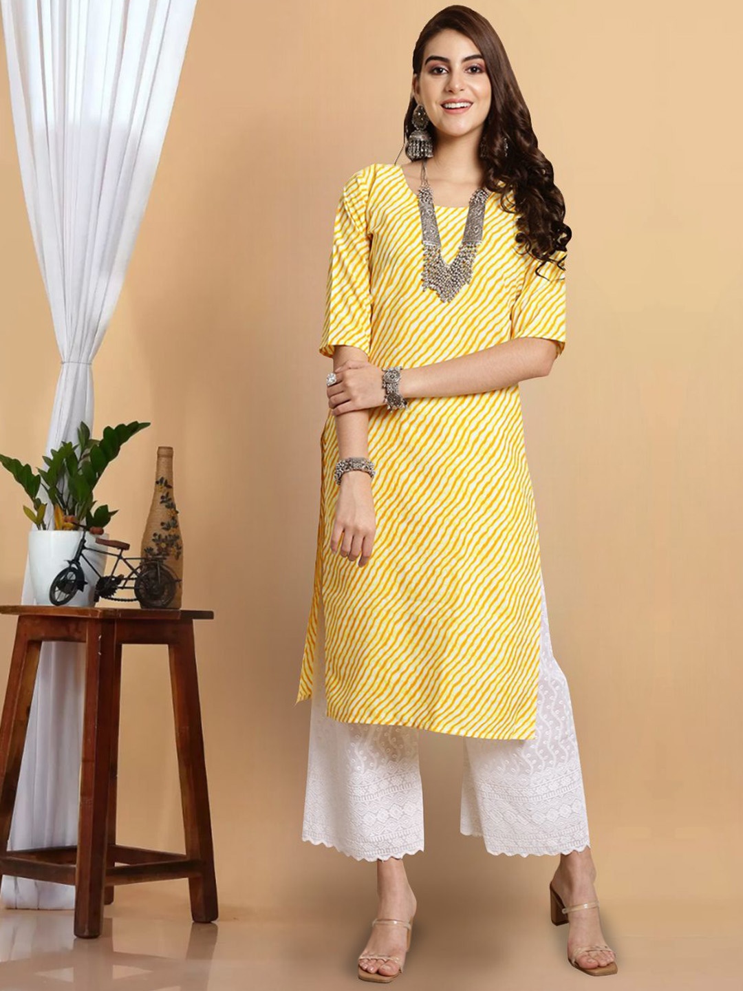 

7Threads Women Yoke Design Thread Work Floral Crepe Kurta, Multi