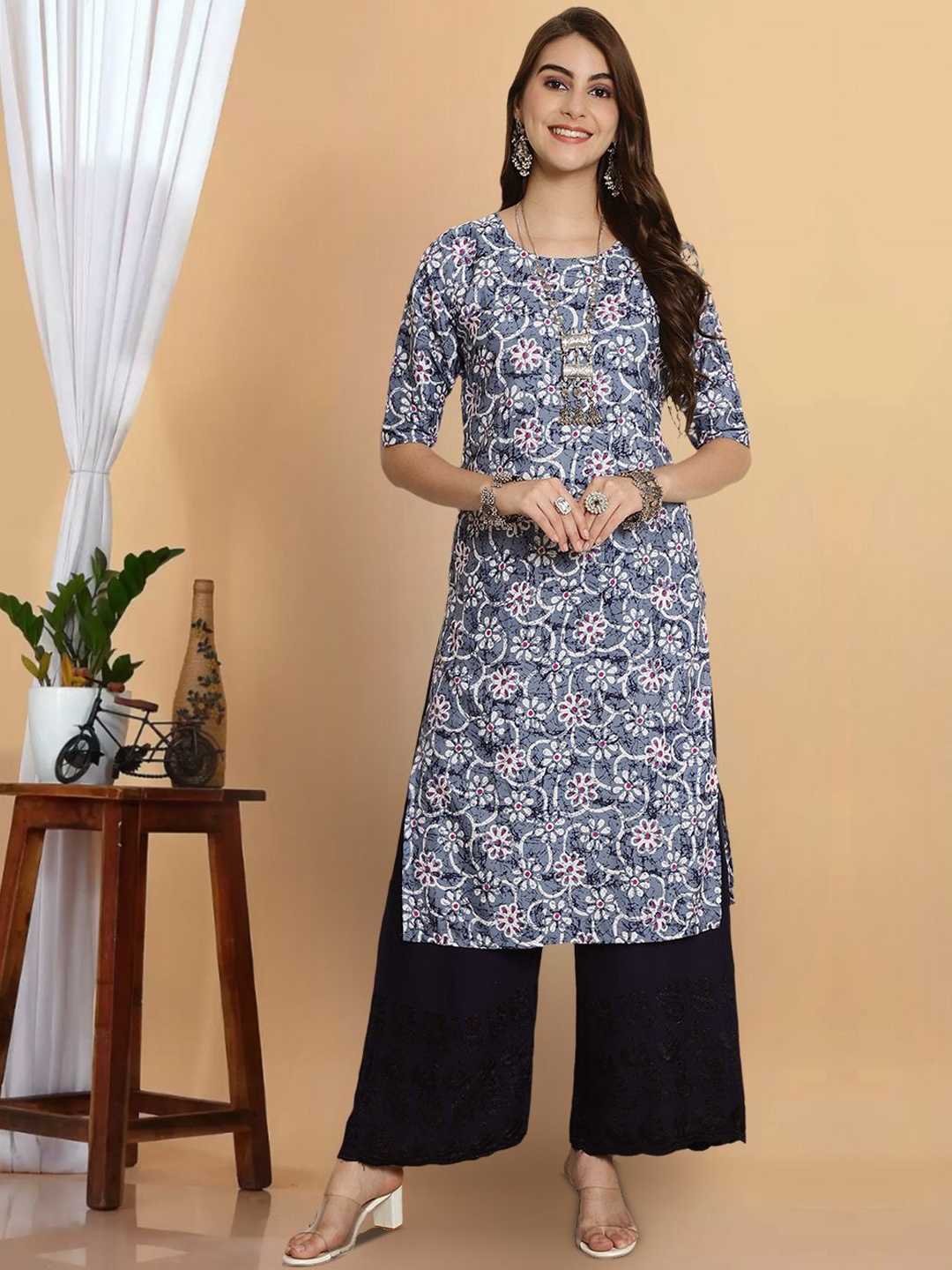 

7Threads Women Printed Thread Work Floral Crepe Kurta, Multi