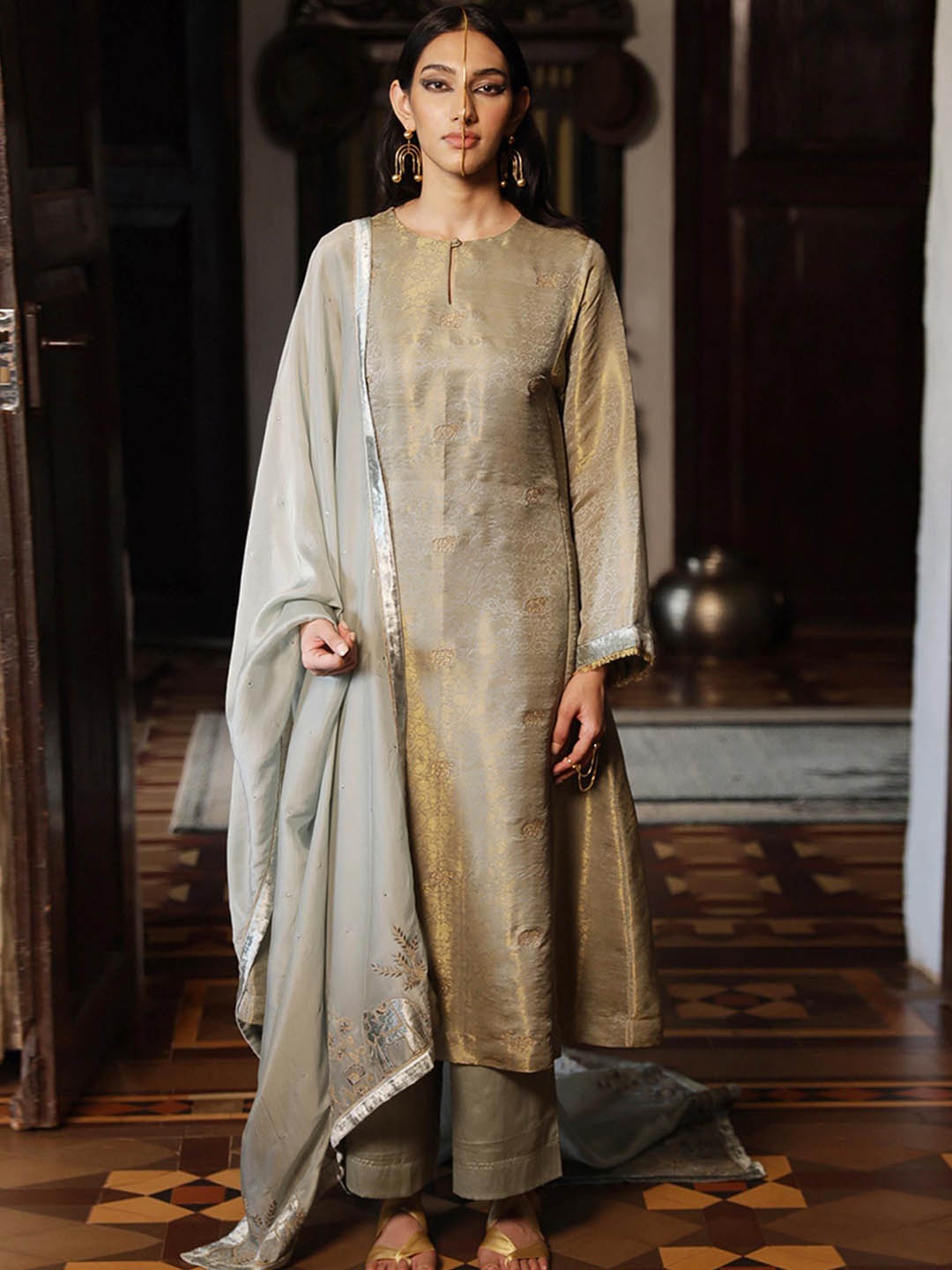 

Ganga Women Floral Embroidered Regular Thread Work Raw Silk Kurta with Trousers & With Dupatta, Grey
