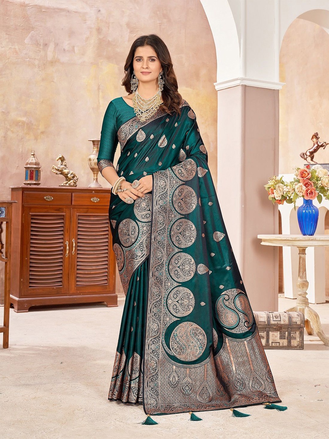 

Mehrang Women Woven Design Zari Silk Cotton Banarasi Saree, Green
