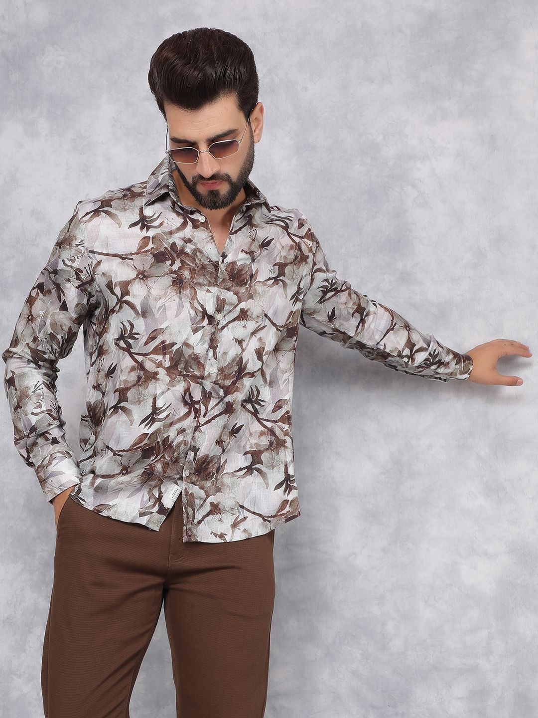 

Crimsoune Club Men Classic Slim Fit Floral Opaque Printed Casual Shirt, Brown