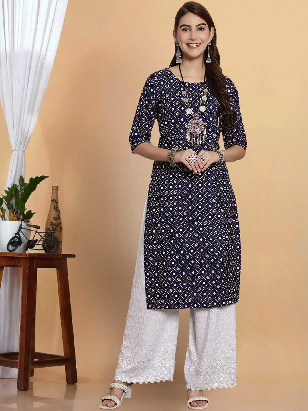 

7Threads Women Printed Keyhole Neck Flared Sleeves Thread Work Floral Crepe Kurta, Multi