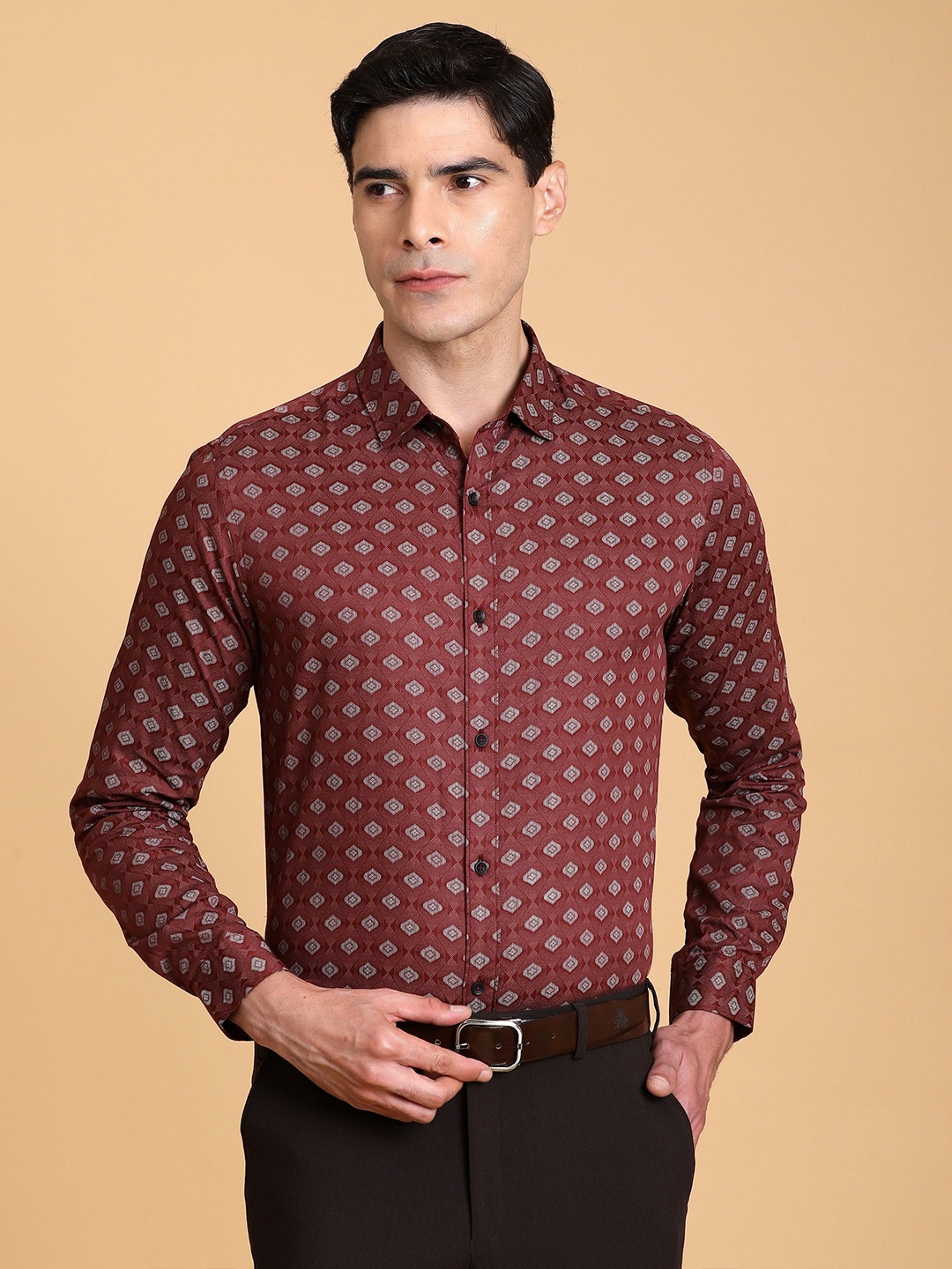 

Gavin Paris Men Classic Floral Opaque Printed Semiformal Shirt, Maroon