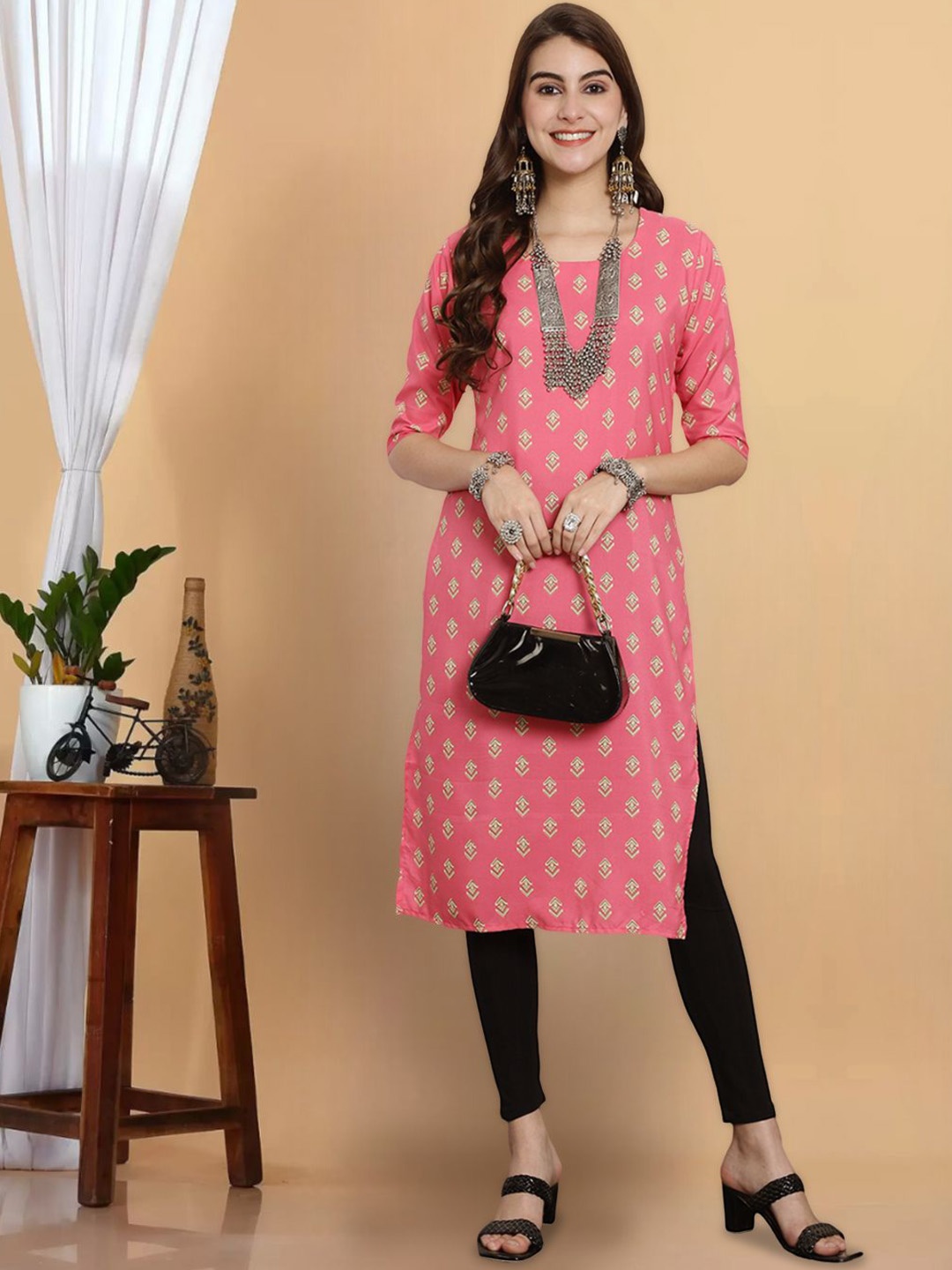 

7Threads Women Geometric Printed Sequinned Floral Crepe Kurta, Multi