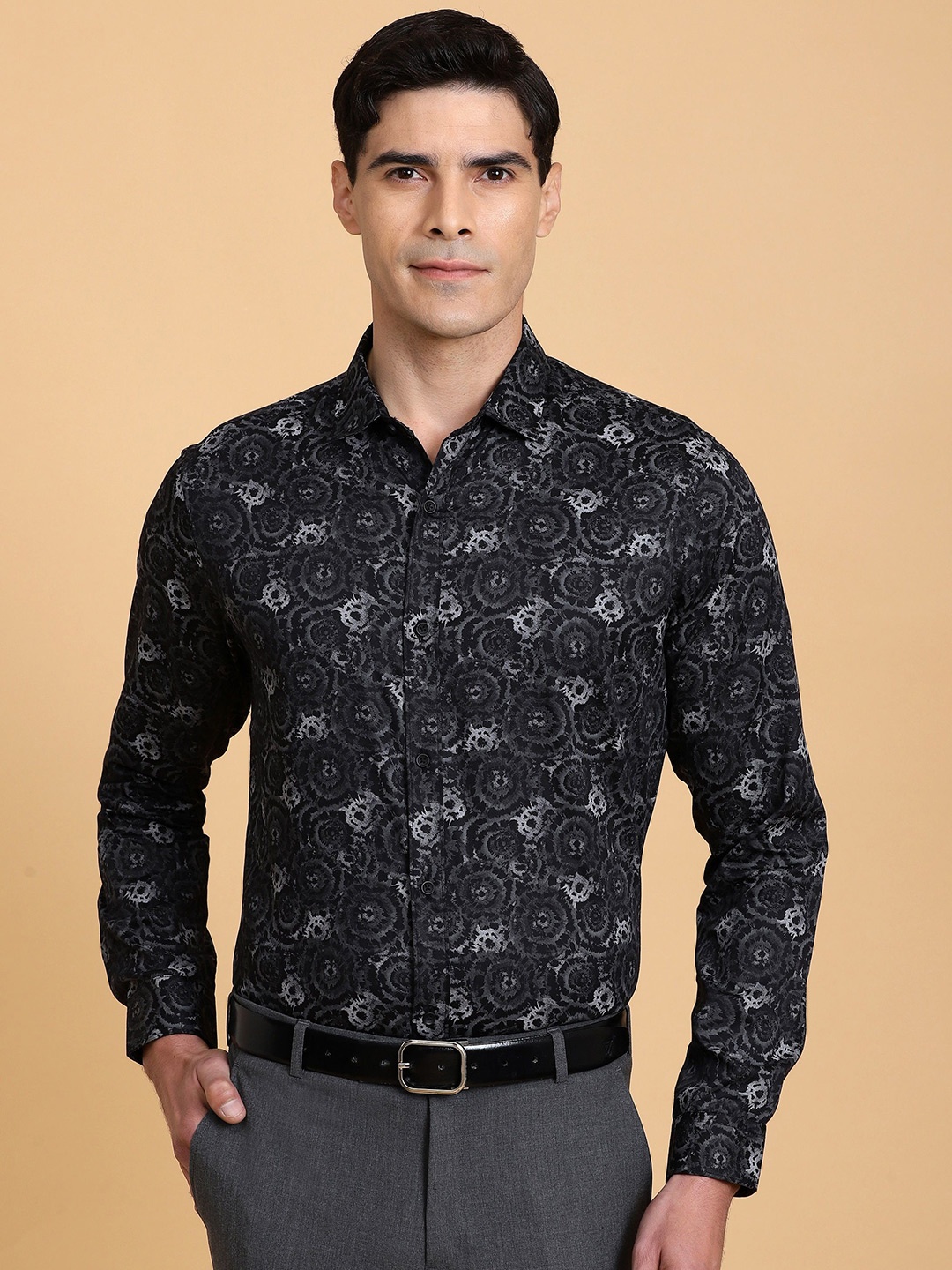 

Gavin Paris Men Classic Floral Opaque Printed Semiformal Shirt, Black