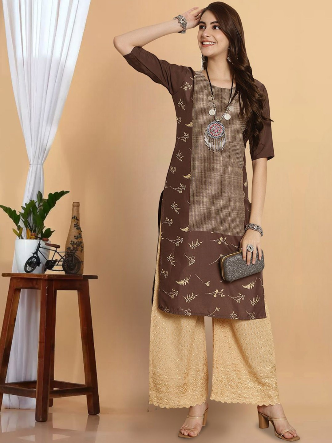 

7Threads Women Floral Printed Keyhole Neck Thread Work Floral Crepe Kurta, Multi