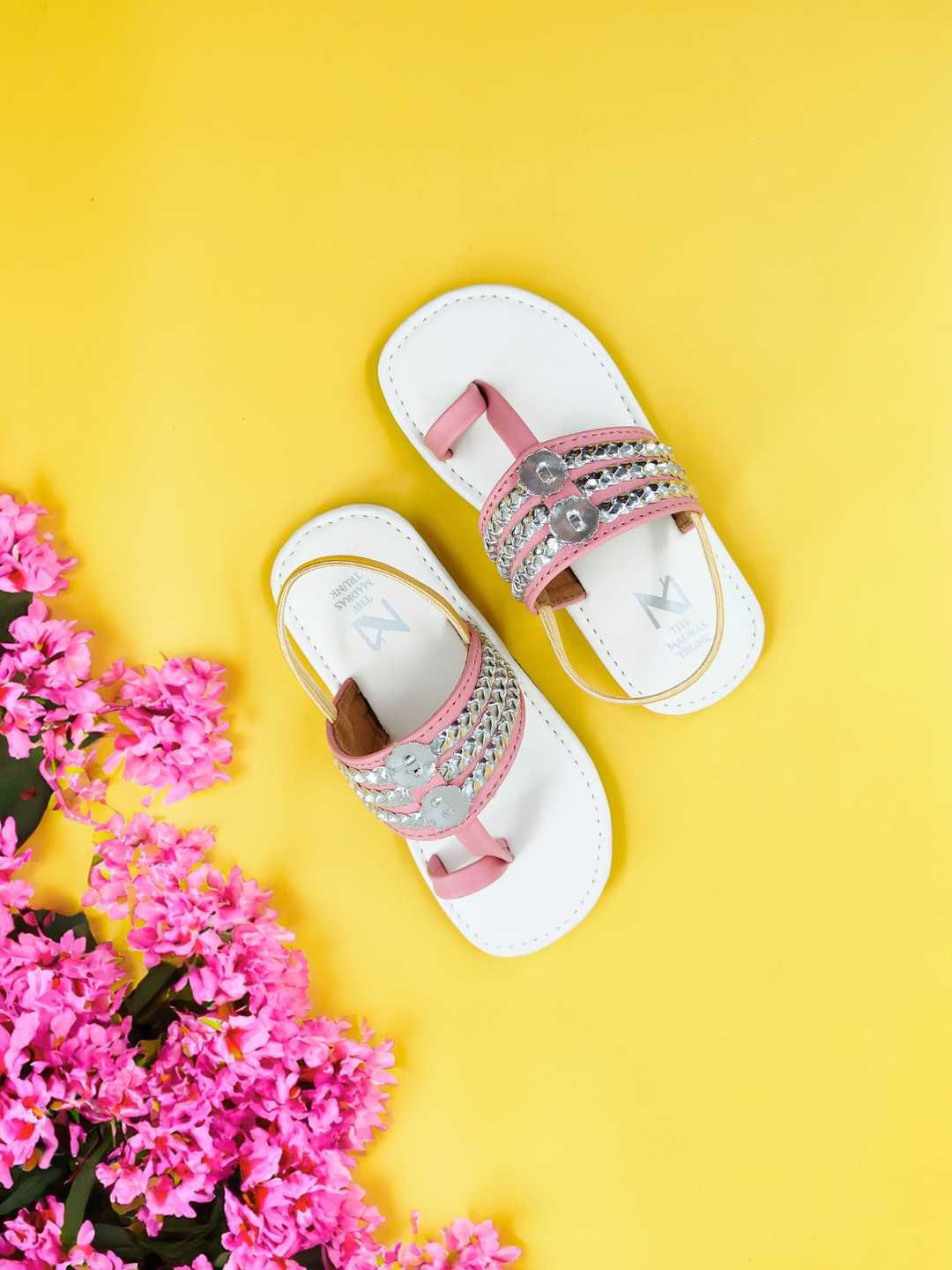 

THE MADRAS TRUNK Unisex Kids Comfort Sandals, White