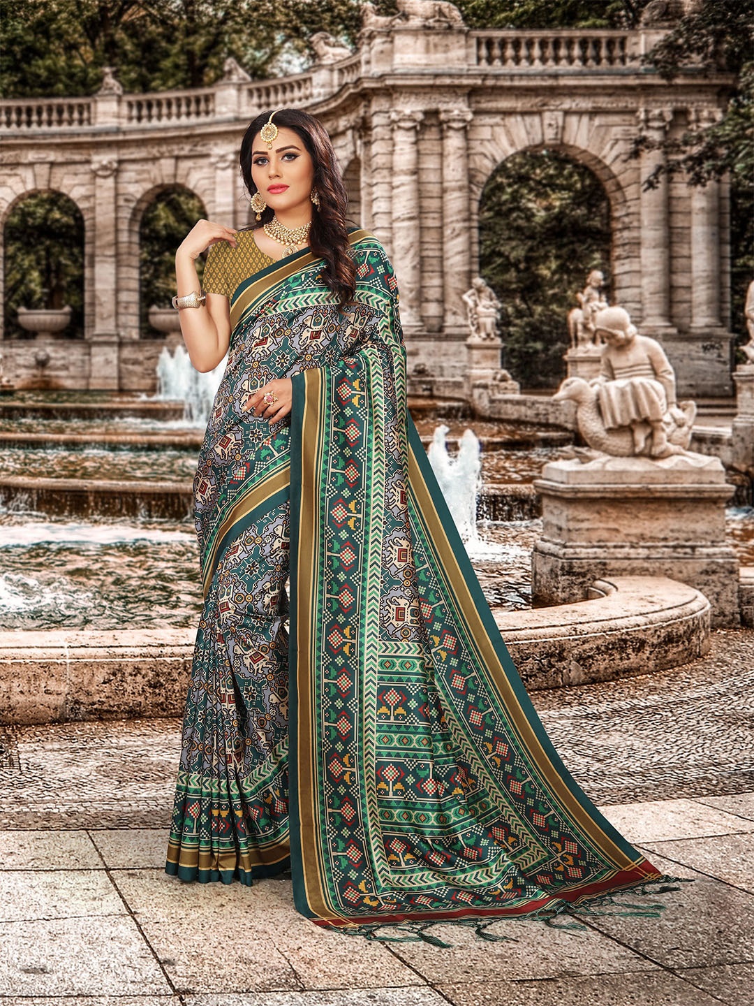 

Kaizen TEXO FAB Ethnic Motifs Patola Saree, Green