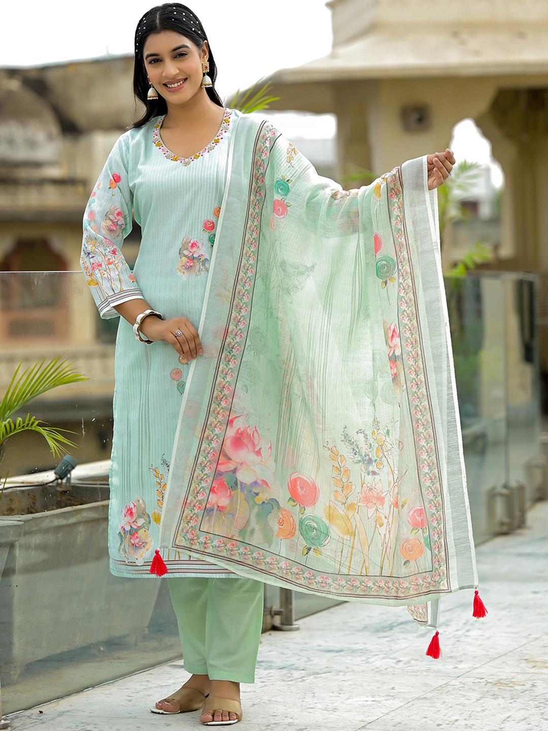 

Label Khoj Floral Embroidered Linen Kurta with Trousers & Dupatta, Green