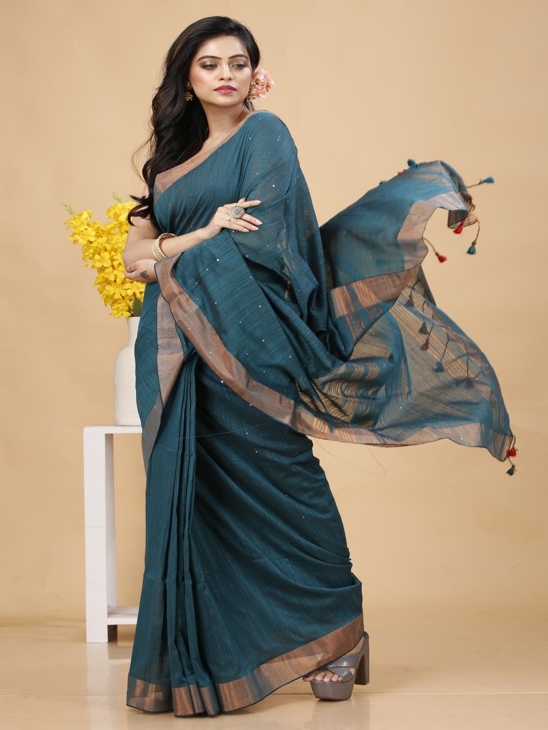 

Bong ButiQ Solid Sequinned Taant Saree, Teal