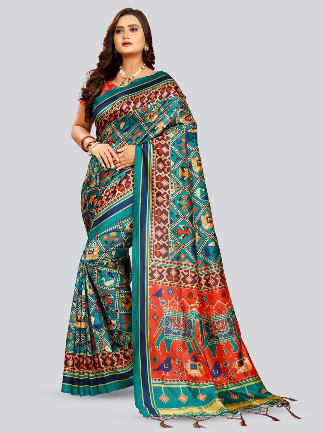 

Kaizen TEXO FAB Women Ethnic Motifs Printed Patola Saree, Green