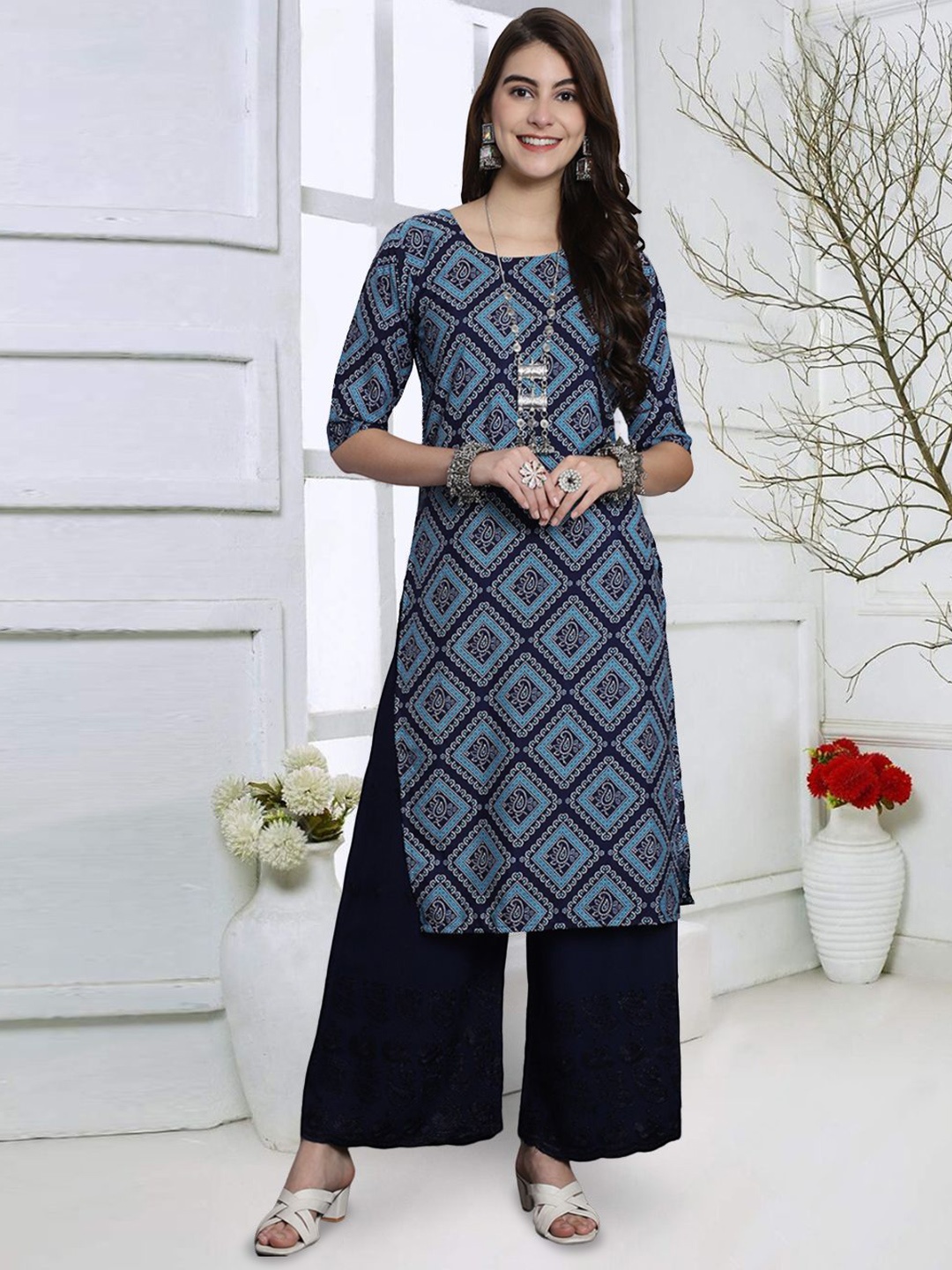 

7Threads Women Geometric Cold-Shoulder Sleeves Thread Work Floral Crepe Kurta, Multi