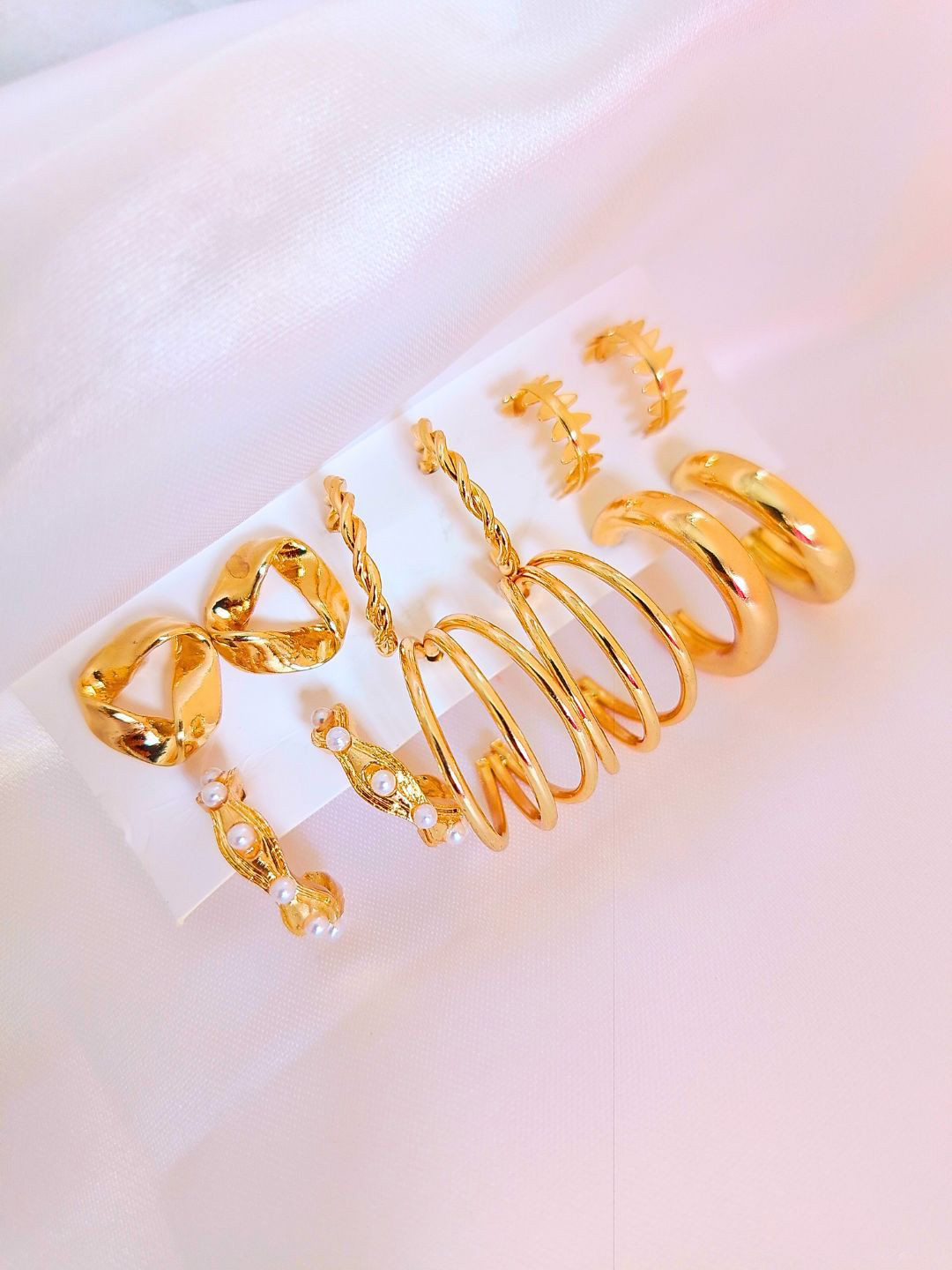 

DressBerry Contemporary Studs Earrings, Gold