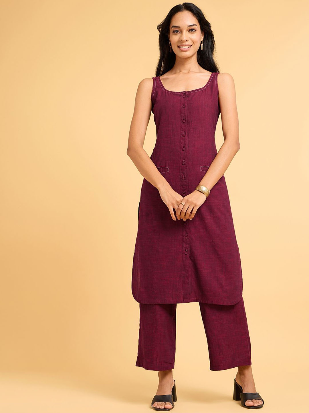 

Saaki Women Regular Kurta with Trousers, Maroon
