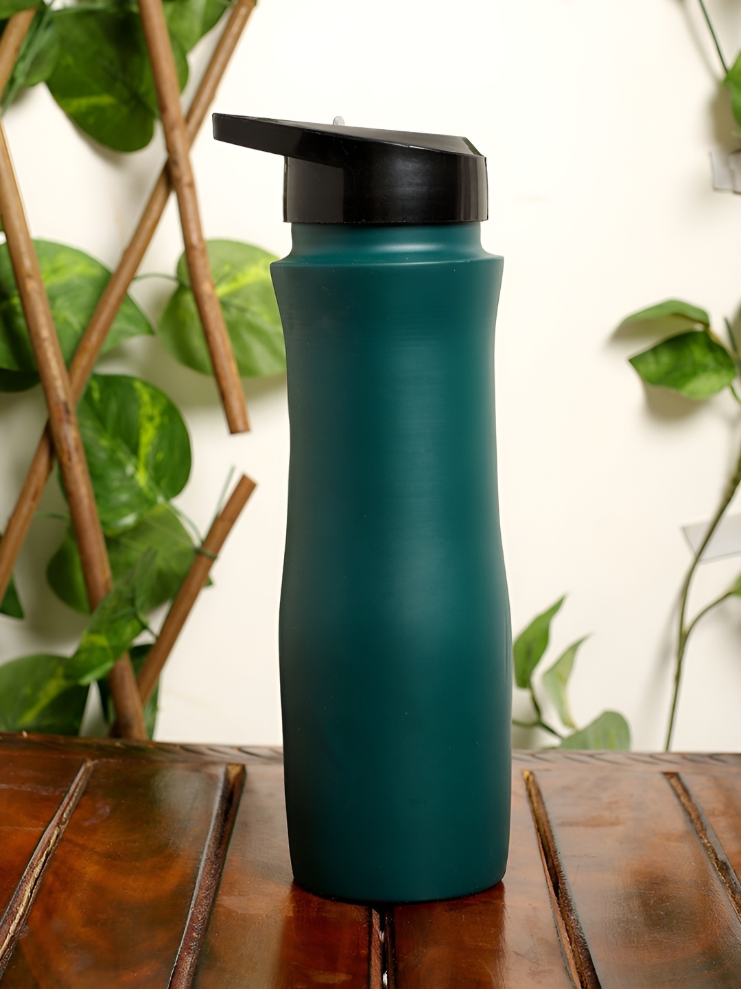 

INTERNATIONAL GIFT Green & Black Copper Leakproof Water Bottle