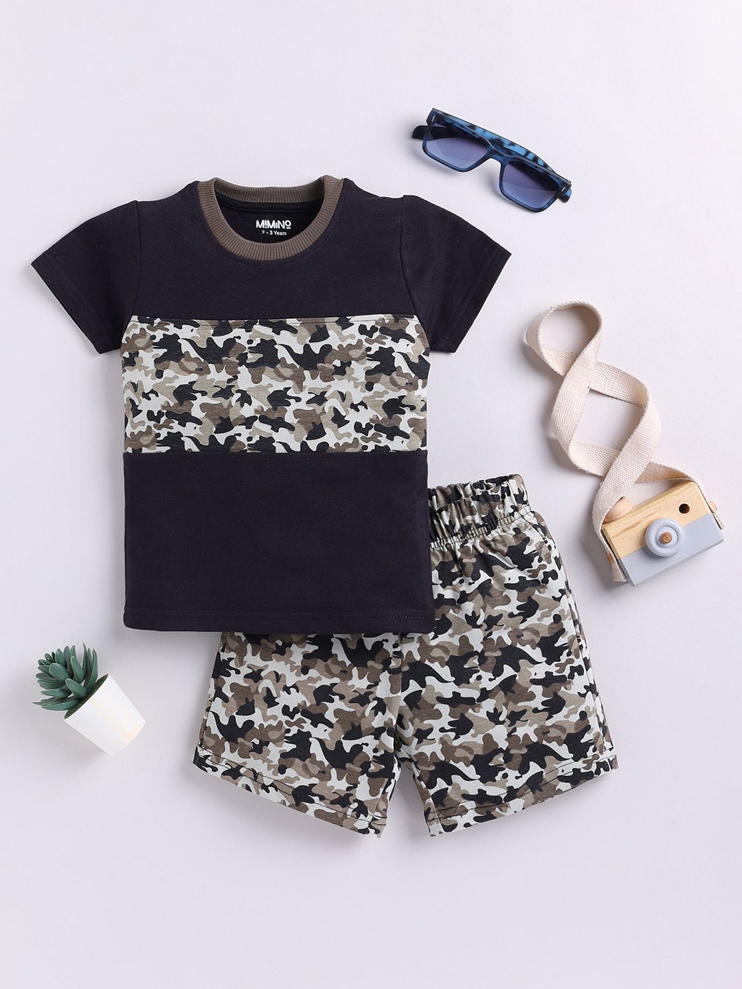 

MIMINO Boys Printed T-shirt with Shorts, Black