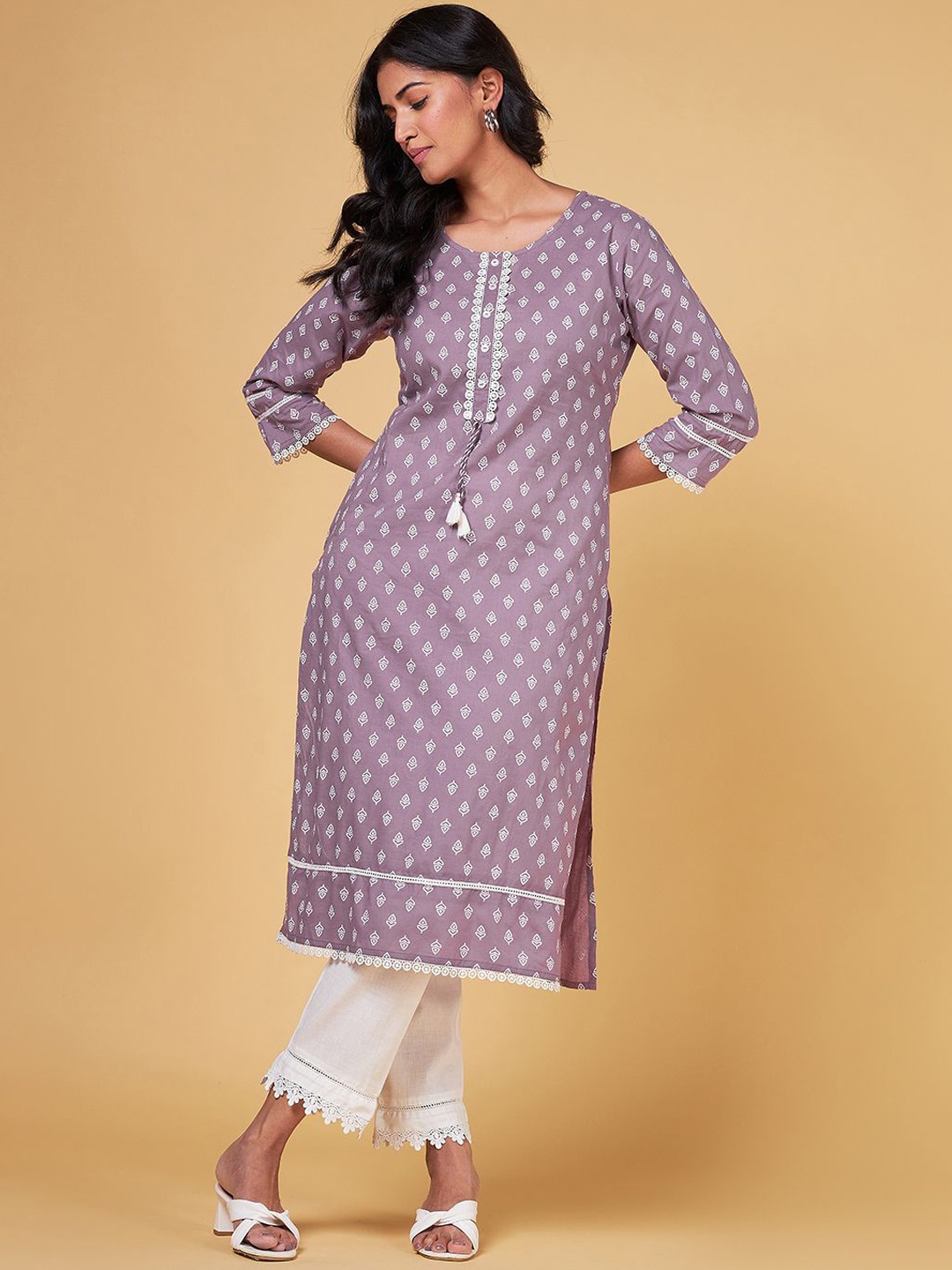 

Saaki Women Printed Regular Kurta with Trousers, Purple
