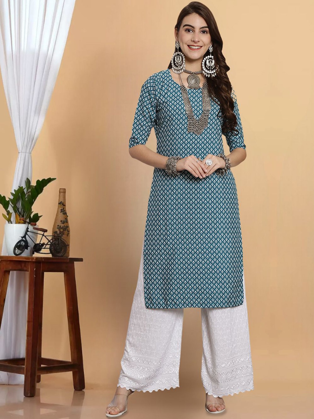

7Threads Women Geometric Printed Keyhole Neck Thread Work Floral Crepe Kurta, Multi