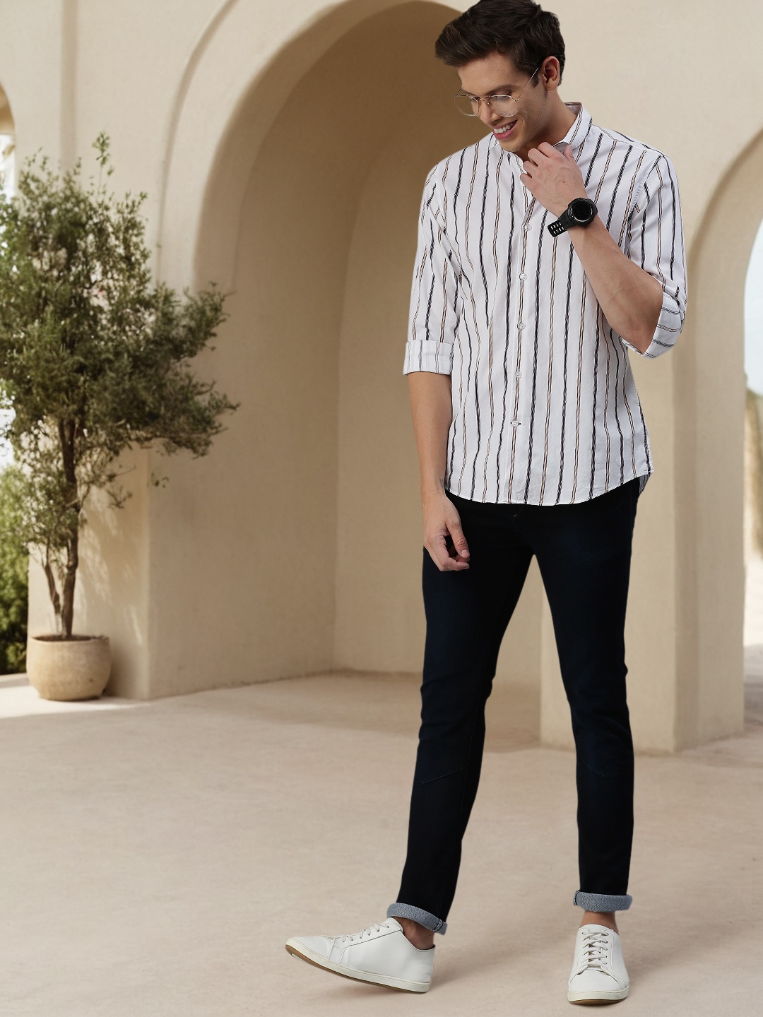 

Mast & Harbour Men White & Blue Regular Fit Striped Casual Shirt