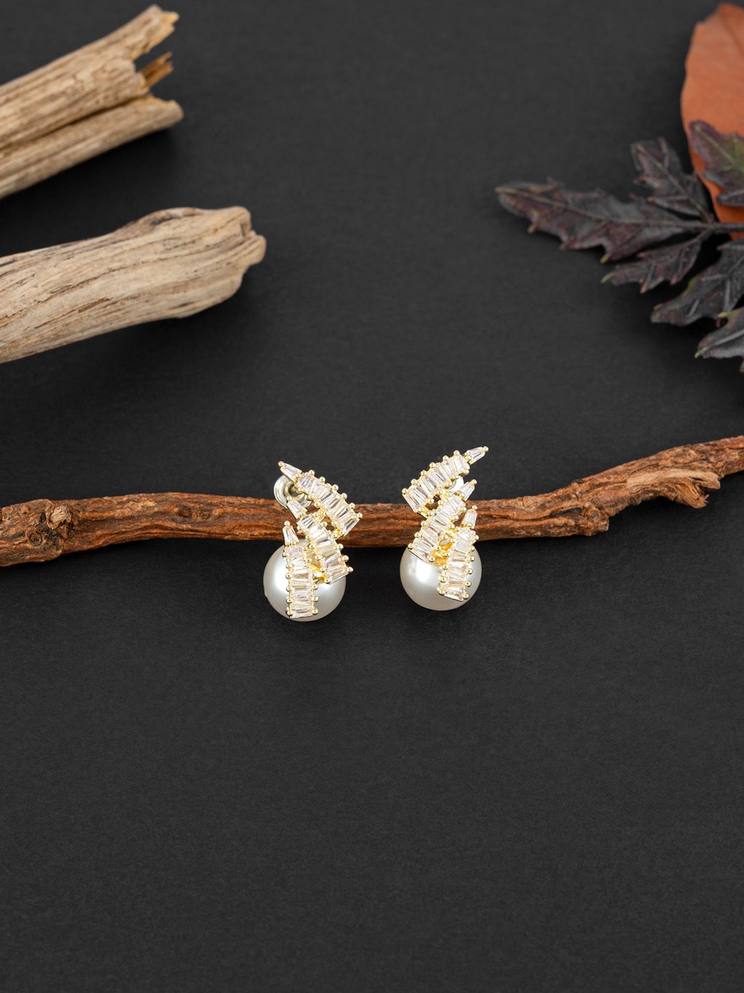 

E2O Contemporary Studs Earrings, Gold