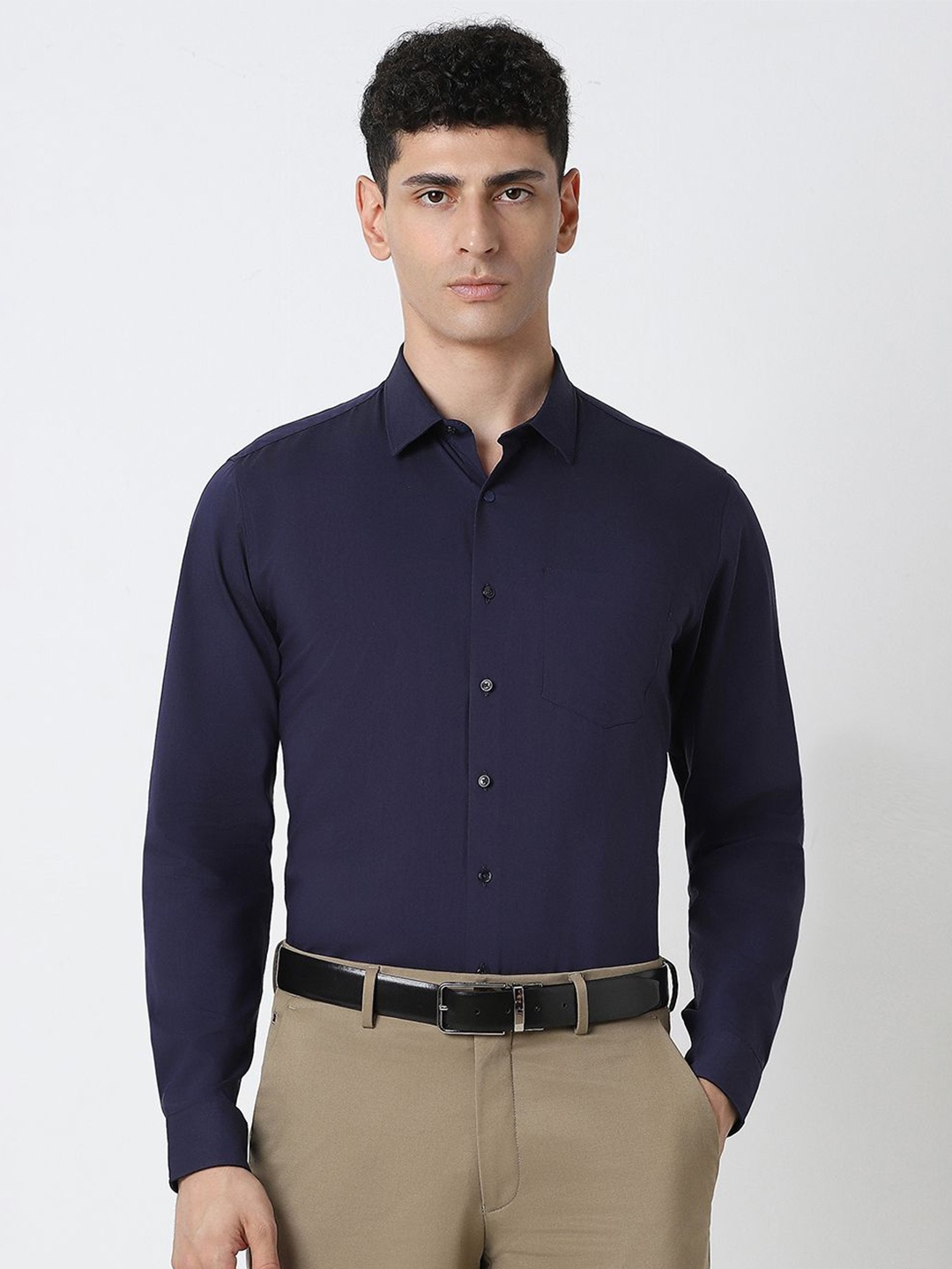 

Van Heusen Men Slim Fit Opaque Formal Shirt, Purple