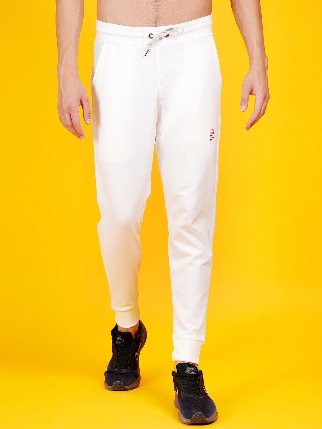 

DAFABFIT Men Mid Rise Joggers, Off white