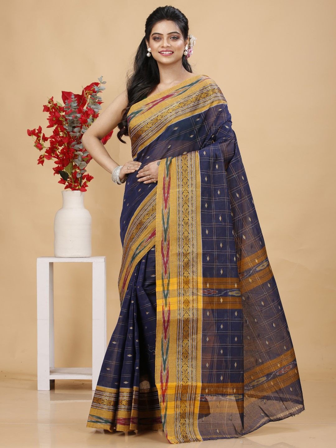 

Bong ButiQ Women Checked Zari Pure Cotton Taant Saree, Navy blue