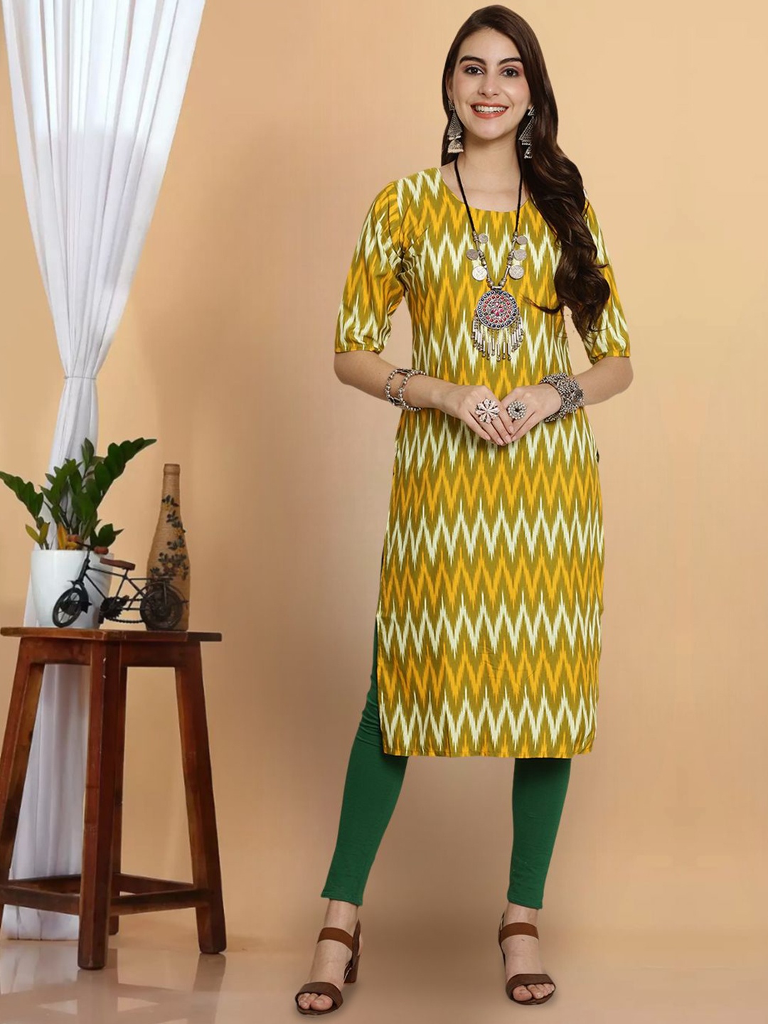 

7Threads Women Cold-Shoulder Sleeves Sequinned Floral Crepe Kurta, Multi