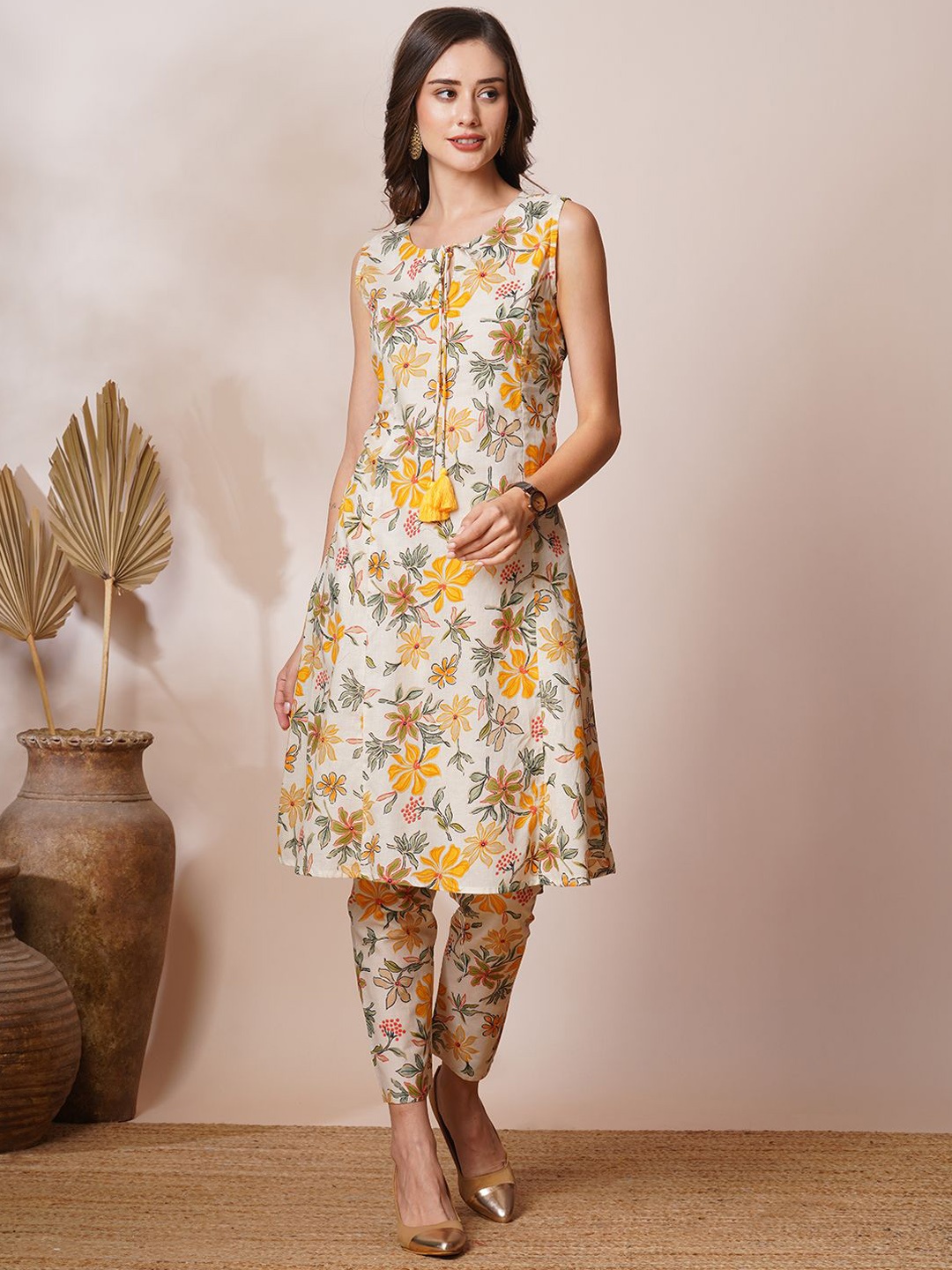

FASHOR Floral Printed Regular Pure Cotton Kurta with Trousers, Off white